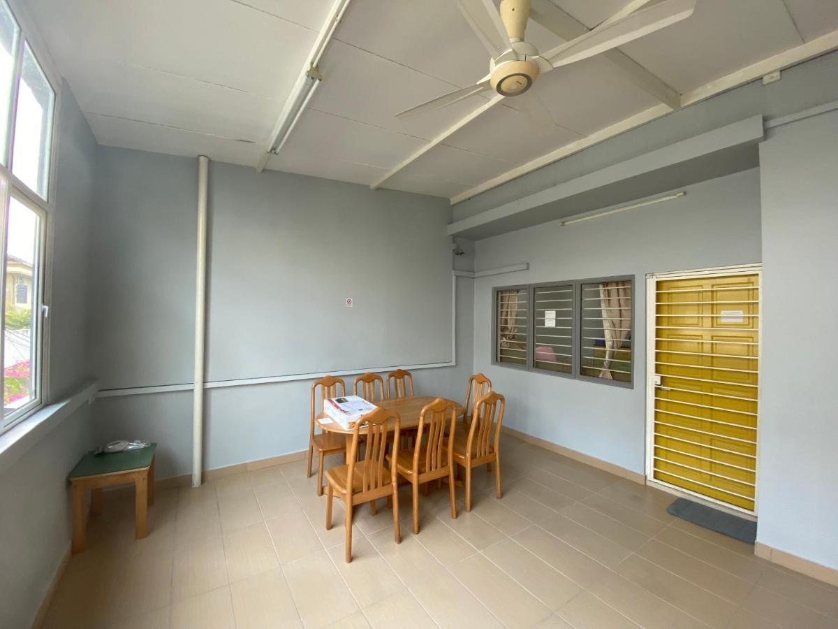 Entire Residential Home•Jia Residences Bkt Serdang沙登温暖的家 Seri Kembangan Exterior photo